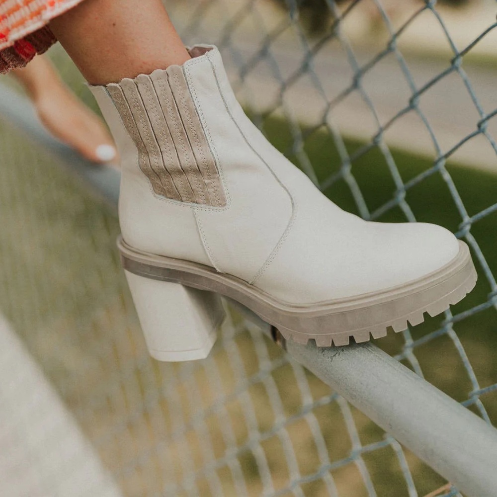 New Free people boots size 37 in smoke